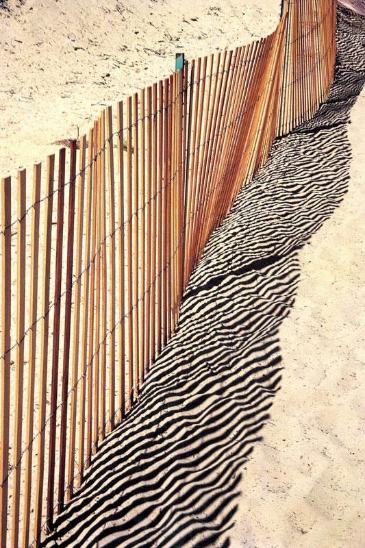 Fence reflection on sand (photo)  van 