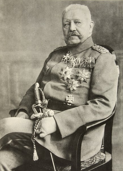 Field Marshal Paul von Hindenburg (b/w photo)  van 