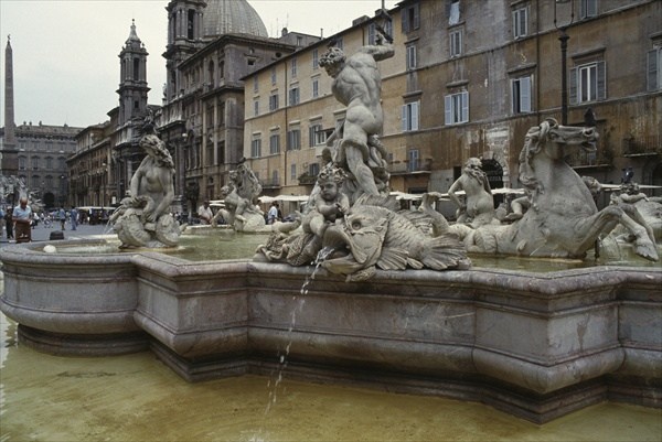 Fountain of Neptune (photo)  van 