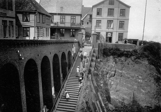 Helgoland,Blick auf Viadukt u.gr.Treppe van 