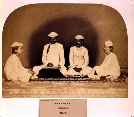 Hindu Brahmins in Delhi, 19th century (sepia photo) van 