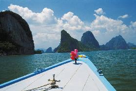 James Bond rocks and front view of boat, Phuket (photo) 