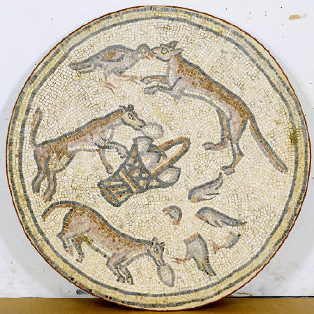 Late Roman / Byzantine Mosaic Roundel Depicting Foxes And A Basket Of Eggs van 