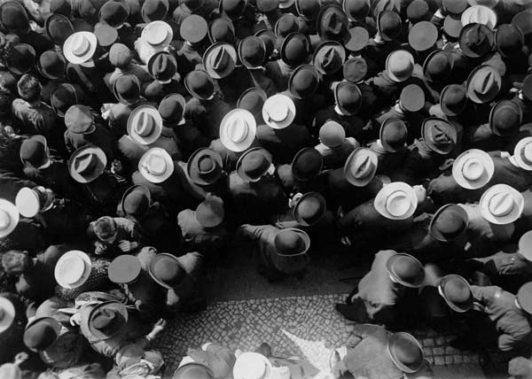 Menschenmenge aus Vogelschau/1910 van 