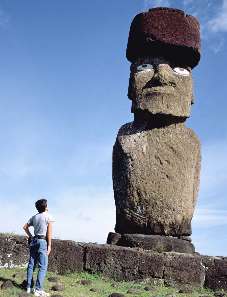 Monolithic Statue on Ahu Ko Te Riku, c.1000-1600 (photo)  van 