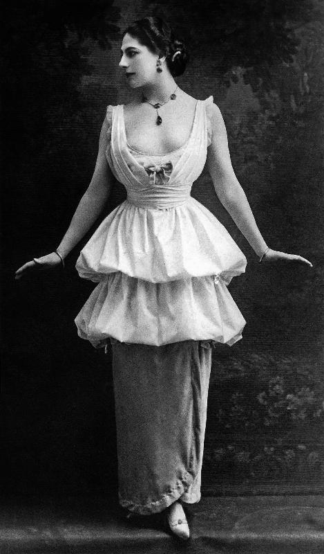 Margaretha Geertruida Zelle called Mata Hari dutch dancer and spy for the Germany van 