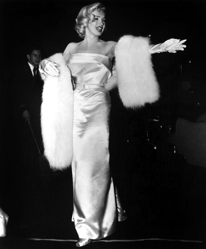 Marilyn Monroe at premiere of film Call Me Madam van 