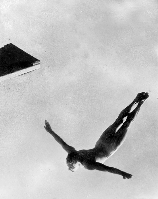 Olympic Games in Helsinki : diving during swimming events van 