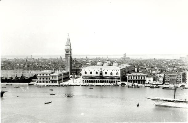 Panoramic view of the pier from the tower of San Giorgio Maggiore (b/w photo) van 