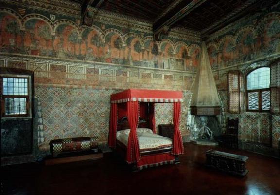 Room of the Castellana di Vergi showing the frescoed walls and frieze depicting a medieval French ro van 
