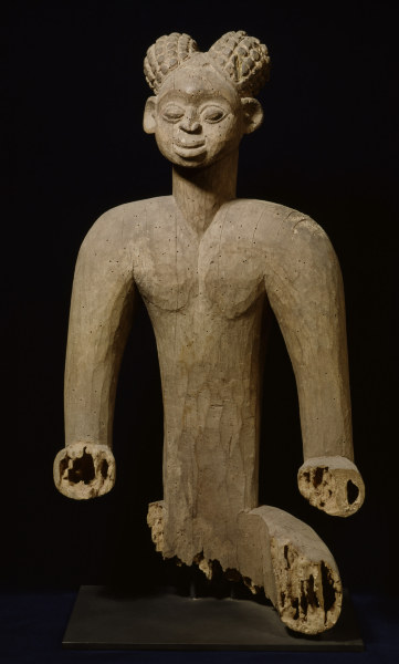 Sitzende Figur, Bekom, Kamerun / Holz van 