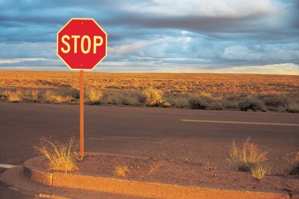 Stop sign at road (photo)  van 