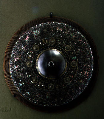 Shield, Persian, 1879 (mother-of-pearl inlay and metal) van 