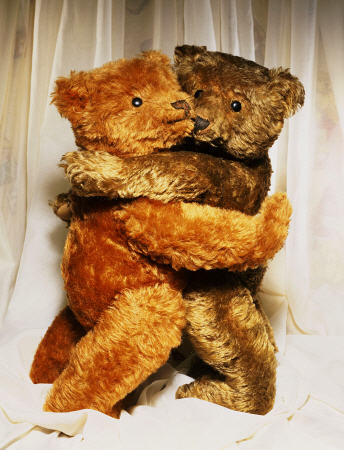 Two Steiff Teddy Bears Embracing van 