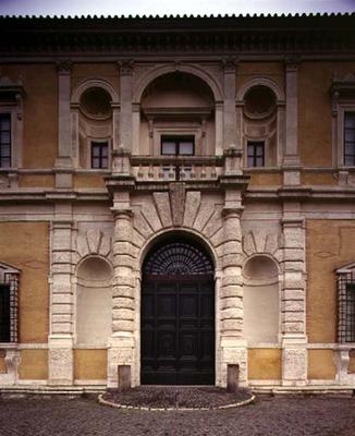 The facade, detail of the main entrance, designed by Giorgio Vasari (1511-74) Giacomo Vignola (1507- van 