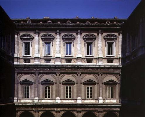 The facade of the inner courtyard, detail of the second storey designed by Antonio da Sangallo the Y van 