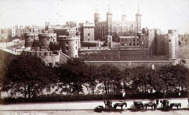 The Tower of London (sepia photo) van 