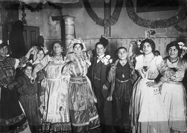 Voelkerkunde/ Zigeuner/ Hochzeit/ um 1920 van 