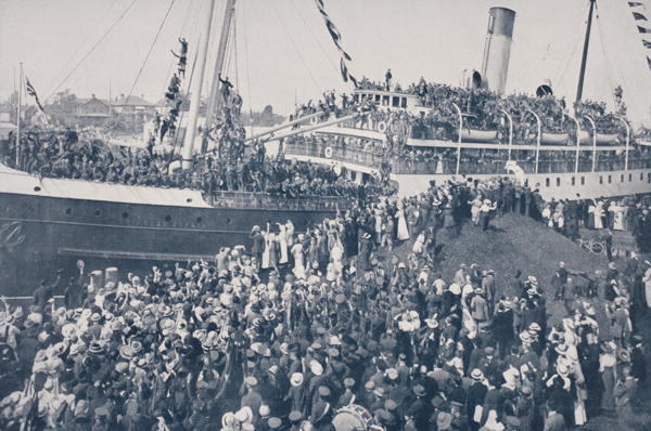 Volunteer Canadian troops embarking at Victoria, British Columbia, Canada (b/w photo)  van 