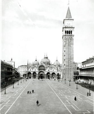 View of Piazza S. Marco (b/w photo) 1880-1920 van 