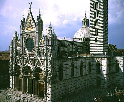 View of the exterior, the facade designed by Giovanni Pisano (lower part) and Giovanni di Cecco (upp van 