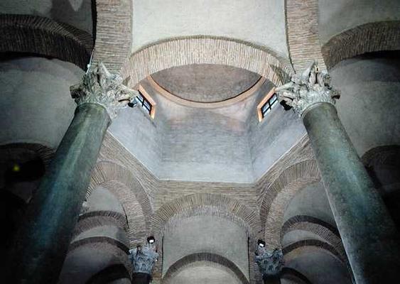 View of the vaulted dome (photo) van 