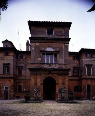 View of the villa from the approach, 16th century (photo) van 