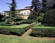View of the villa from the garden, designed by Baldassarre Peruzzi (1481-1536) 1506 (photo)