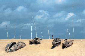 White marker-poles planted on high sand dunes at Gopalpur (photo) 