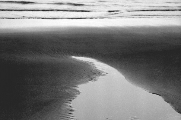 Water on sand (b/w photo)  van 