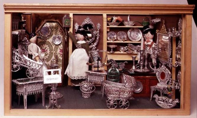 White metal doll's house furnishings, German, 20th century. Made by the firm Babette Schweizer, etab van 