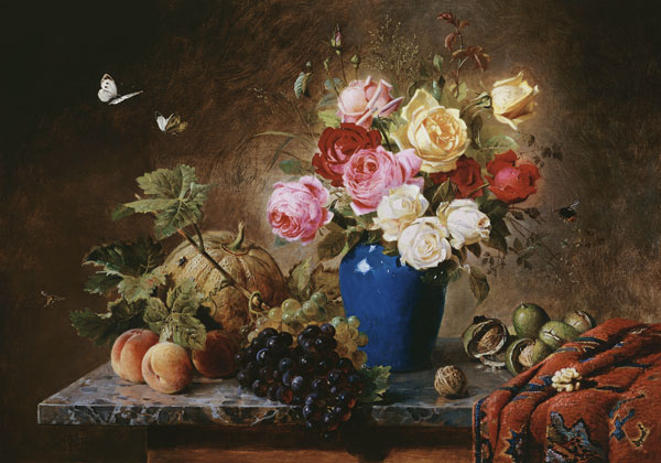 Rosenstrauß, Pfirsiche, Walnüsse und Weintrauben auf einer Marmorplatte van Olaf August Hermansen