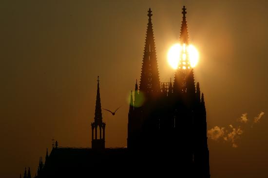 Sonnenuntergang am Kölner Dom van Oliver Berg