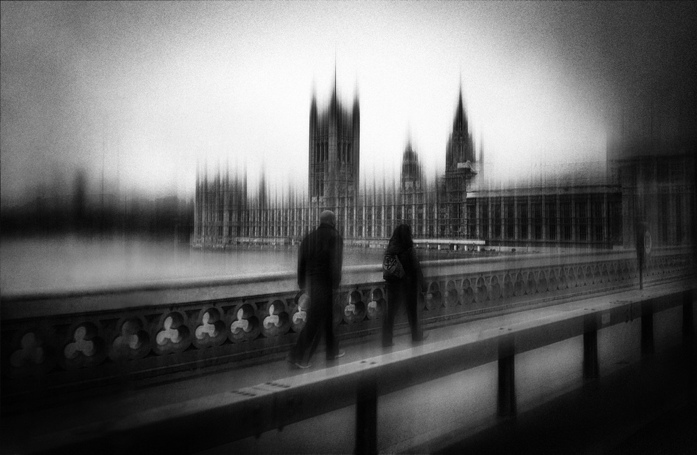 Crossing Westminster Bridge van Orkidea W.