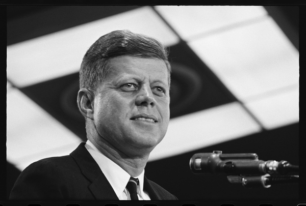 John F. Kennedy gives a speech van Orlando Suero