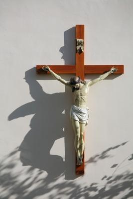 Kruzifix mit Schatten van Peter Wienerroither