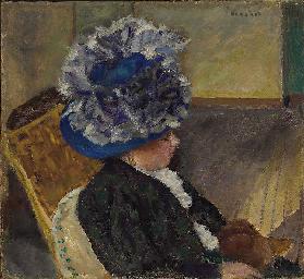 Junge Frau mit blauem Hut