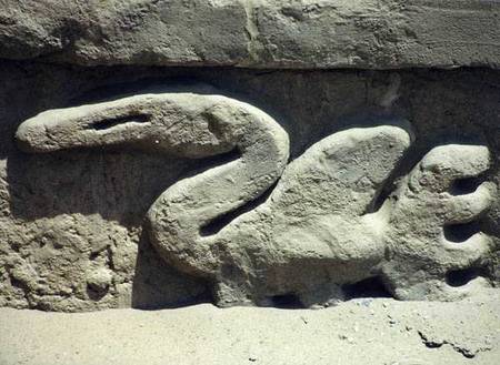 Bird design on one of the walls inside the ruined pre-Inca city, built by the Chimu van Pre-Columbian