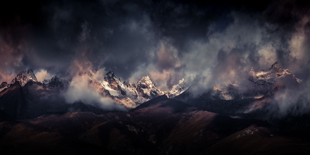 Tibetan snow capped mountains van qiye赣州柒爺
