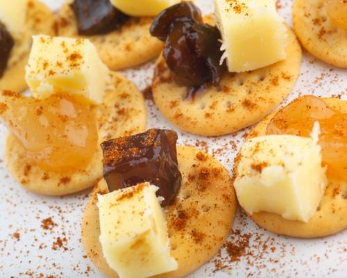 cheese snacks with paprika van Quentin Bargate