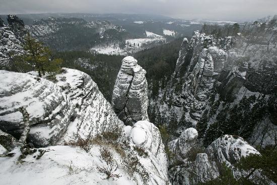 Sächsische Schweiz im Schnee van Ralf Hirschberger
