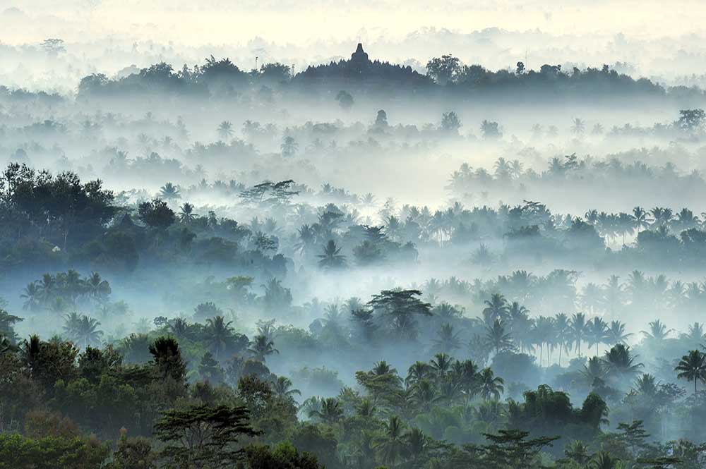 Misty Borobudur van Ramdani