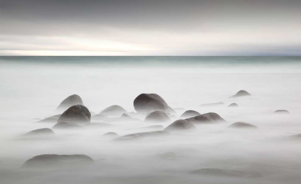 Rocks at Uttakleiv beach van Robbert Mulder