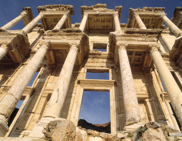 The Celsus Library, built in AD 135 (photo)  van Roman