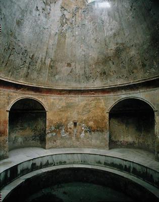 View of the interior of the frigidarium at the Thermae of the Forum (photo) van Roman 1st century AD
