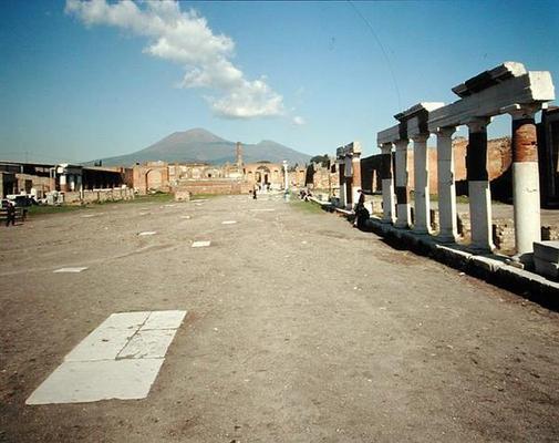 View of the Forum with Vesuvius in the background (photo) van Roman 1st century BC