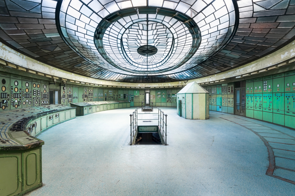 Abandoned Art Deco Control Room van Roman Robroek