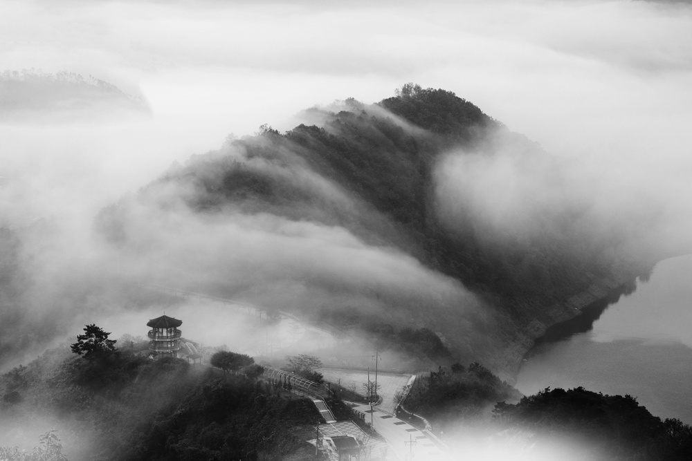 Morning Fog van Ryu Shin Woo