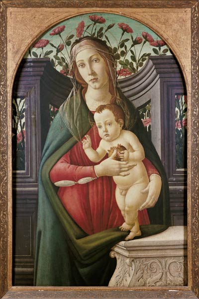 Madonna mit Kind in einer mit Rosen dekorierten Nische van Sandro Botticelli
