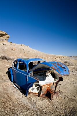 abandoned blue car van Sascha Burkard